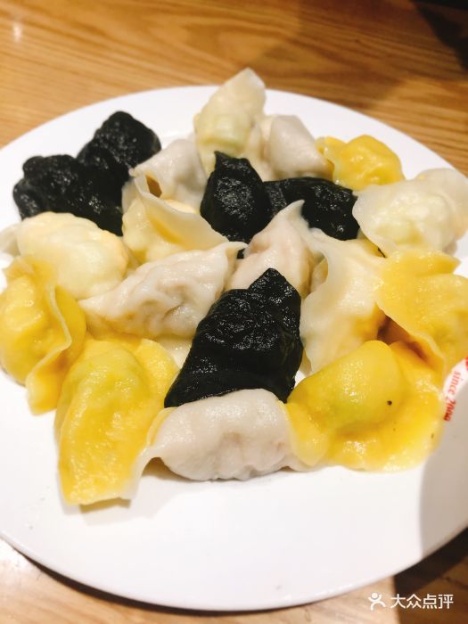 船歌鱼水饺(万象汇店)全家福水饺图片