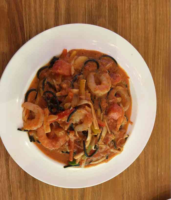 rolando"s pizza & cafe(罗朗多餐厅蓝村路店)-"薄底比萨不错,环境也