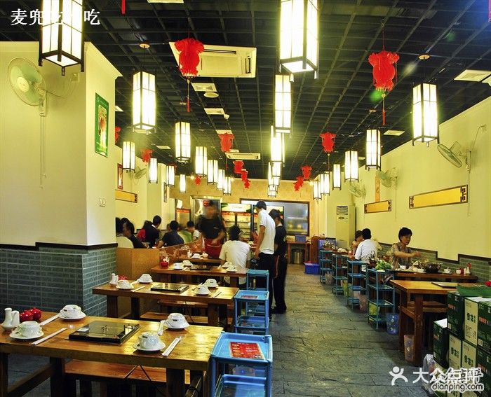 七婆串串香火锅店店面内景图片 - 第10张