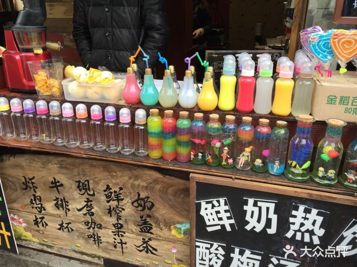 看到这个名字,有点人在囧途的意思。卖各种.