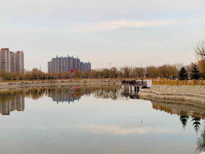 雁翎公园"公园免费,但是面积偏小,半个小时能走一圈.