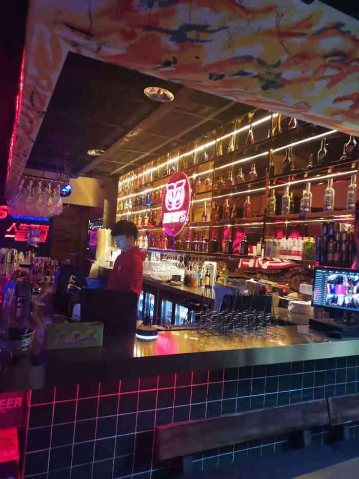 ellen"s艾伦司小酒馆(龙首店)-"位置很好找,就在龙首原地铁口附近,出