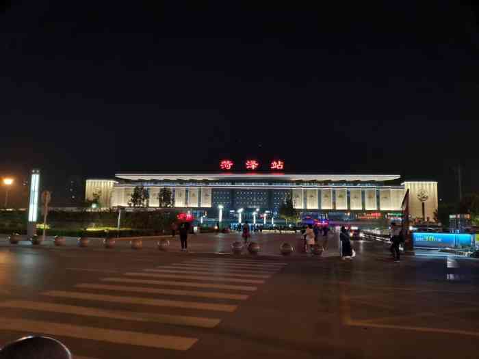 菏泽站-"菏泽火车站位于与鲁,苏,豫,皖四省交界的.