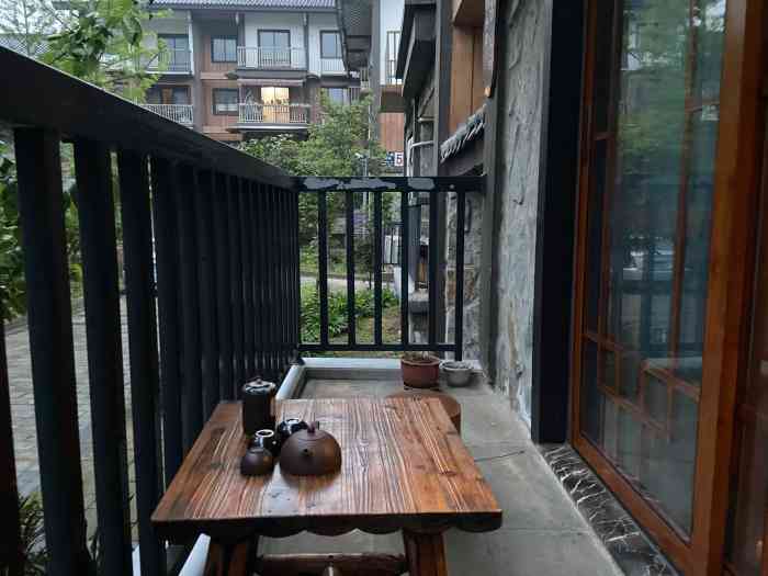 简居民宿(峨眉山黄湾小镇店)