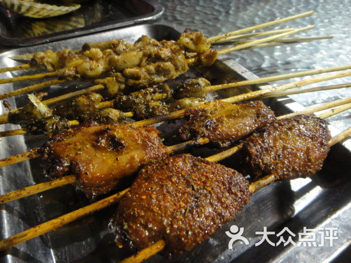 红岩海鲜美食广场_上汽依维柯红岩_红岩海鲜农家菜(4)