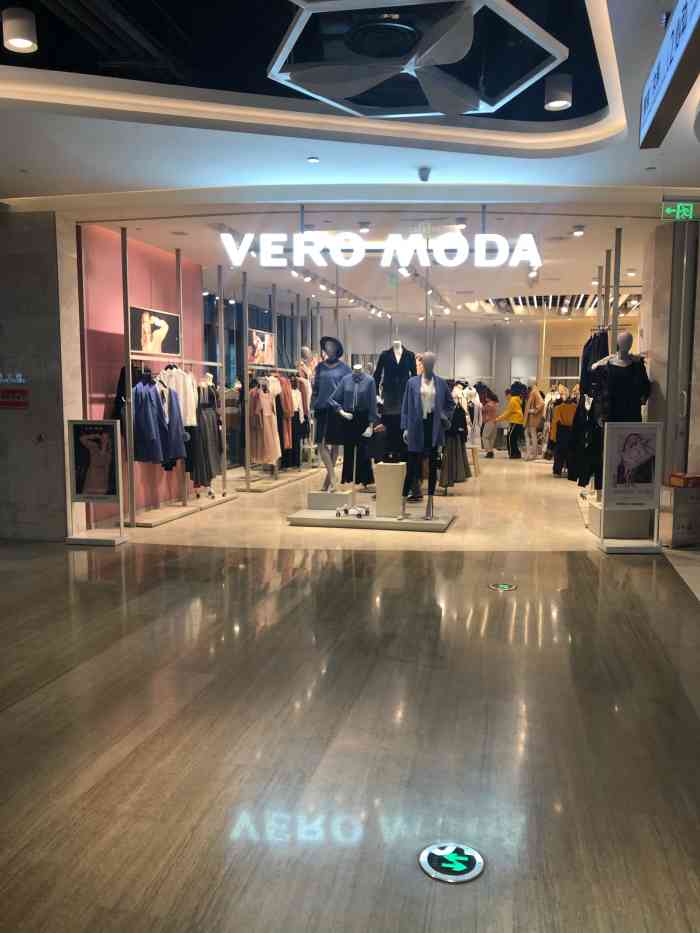 vero moda(朗悦公园茂店"moda家的衣服经常穿,快成她家的代言人.