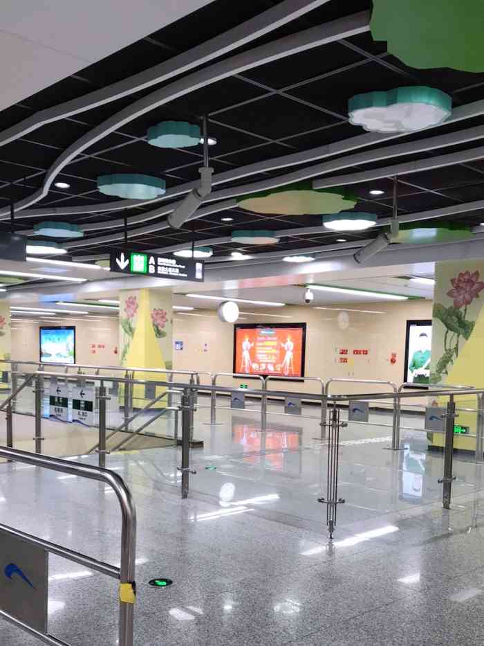 平时本来就很少坐地铁,今天第一次到杨柳河站来坐,这里位置非常好