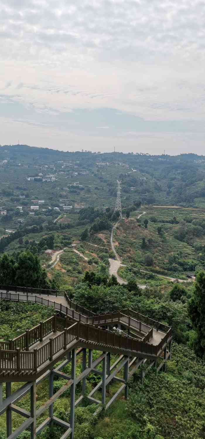 龙泉山观景台鸟瞰成都