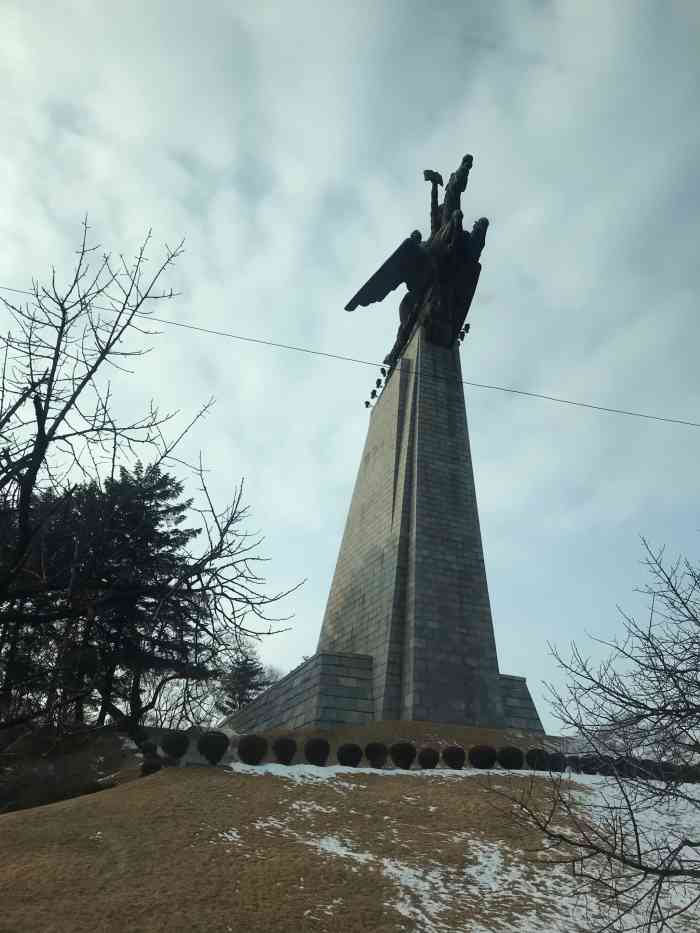 中朝友谊塔-"在平壤牡丹峰北边,为纪念抗美援朝战争中,.