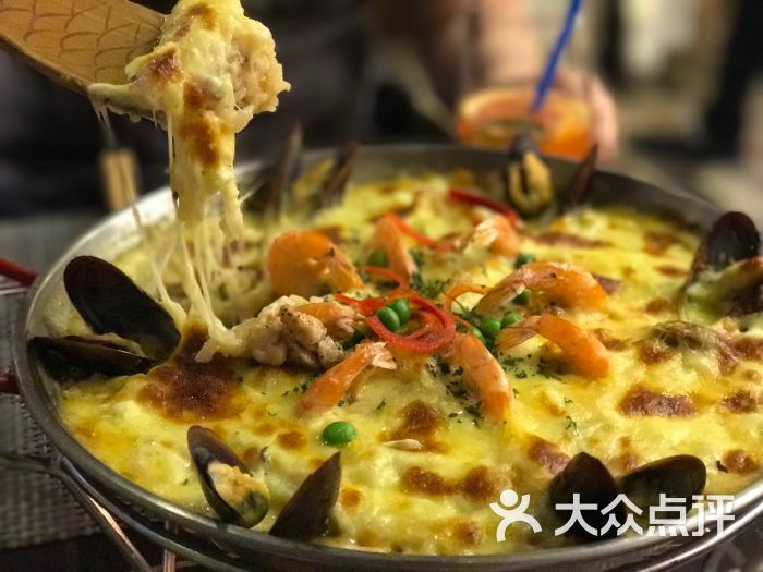硬货海鲜饭(松江新理想广场店)芝士焗大虾海鲜饭图片 第1张