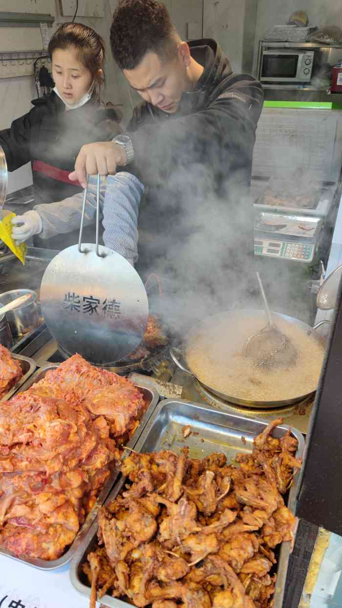 柴家德铁板鸡排(学府店"之前总会定他家的外卖,铁板鸡排,还有锁骨.