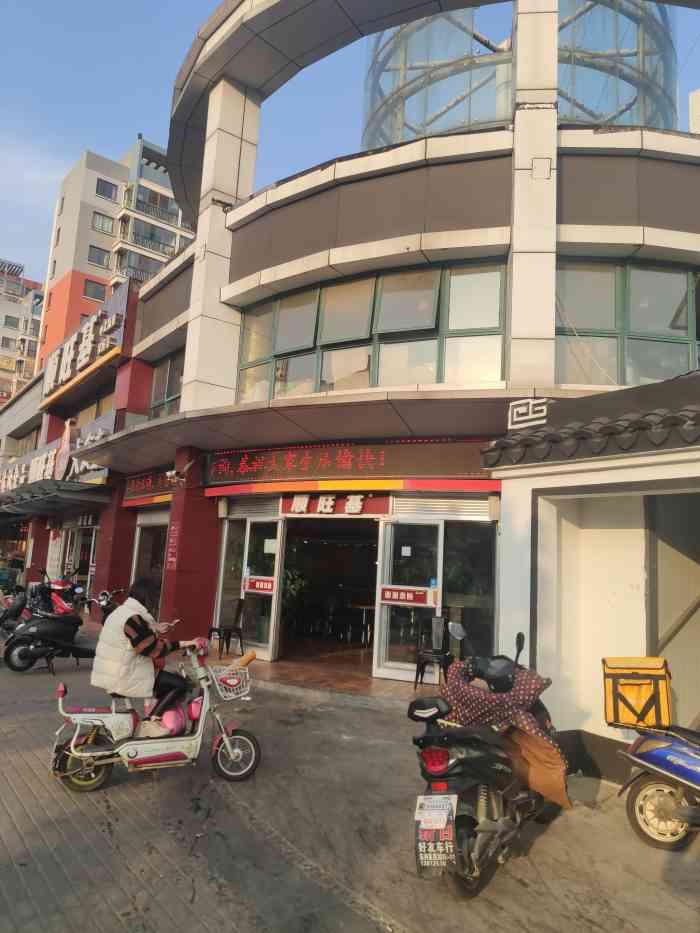 著名的快餐类连锁品牌,这家店铺位于苏庙菜场旁边位置还是相当不错的