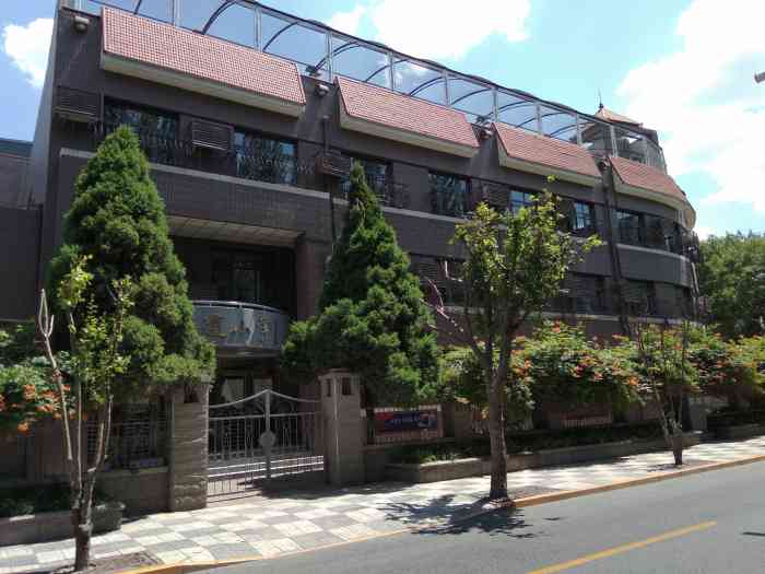 岳阳道小学-"和平区乃至天津市知名的岳阳道小学 位于