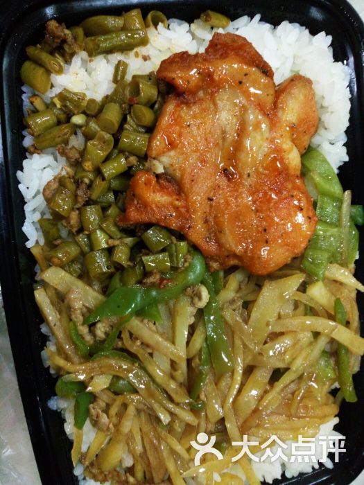 中式美味快餐土豆丝炒肉丝饭 无骨腿排图片 - 第1张