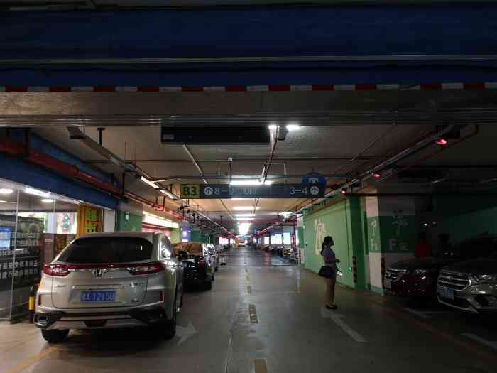 友谊阳光城地下停车场