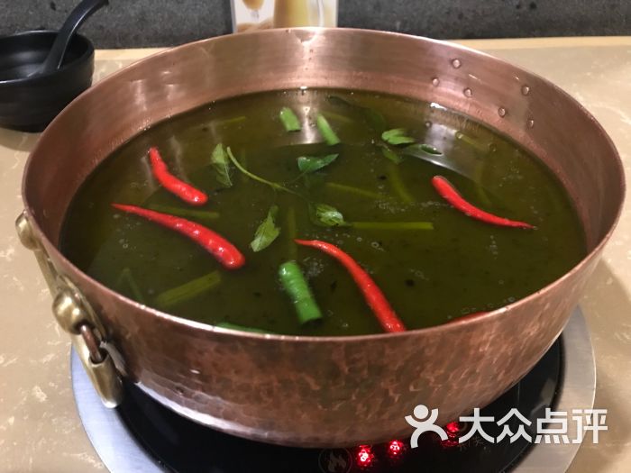 橘色火锅藤椒辣锅图片 - 第1张