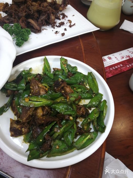 位置停车:路边可以免费停车,停车不算紧张.-豪