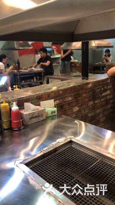 马路牙子地桌烤肉(望京韩国城店)