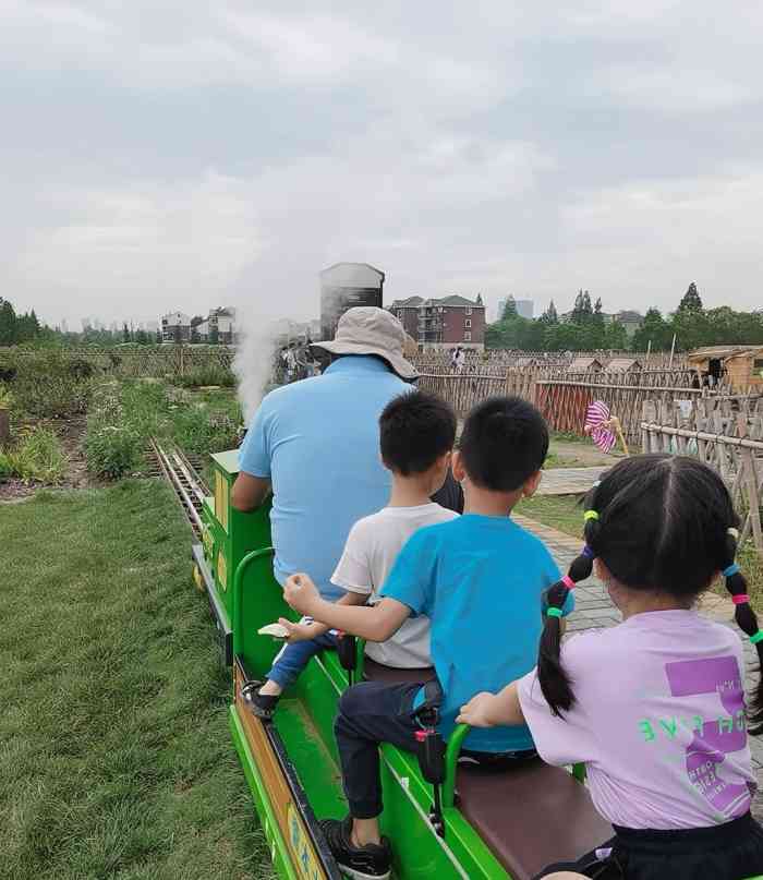 杭州兰里景区"园区是免费对外开放的,我们是从游客中心一.