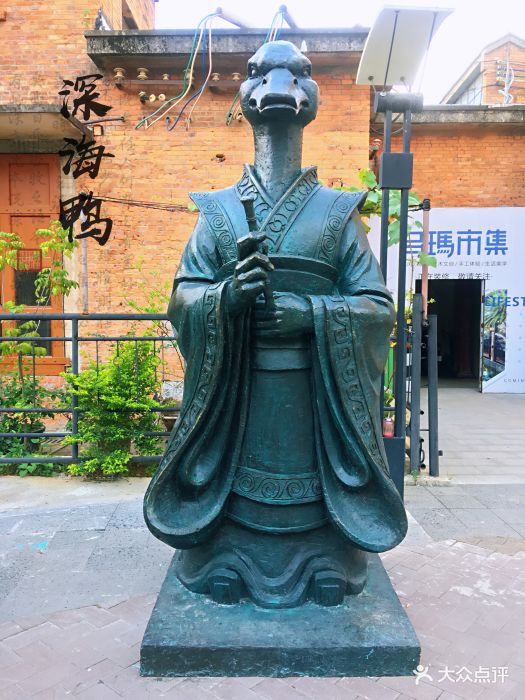 上河城有点像广州的红砖厂跟武汉的汉阳造艺