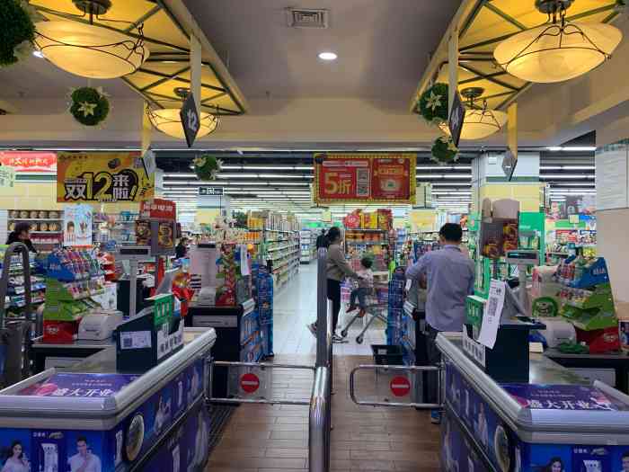 北京华联bhg超市-"这个商场的位置在嵩山路长江路的角