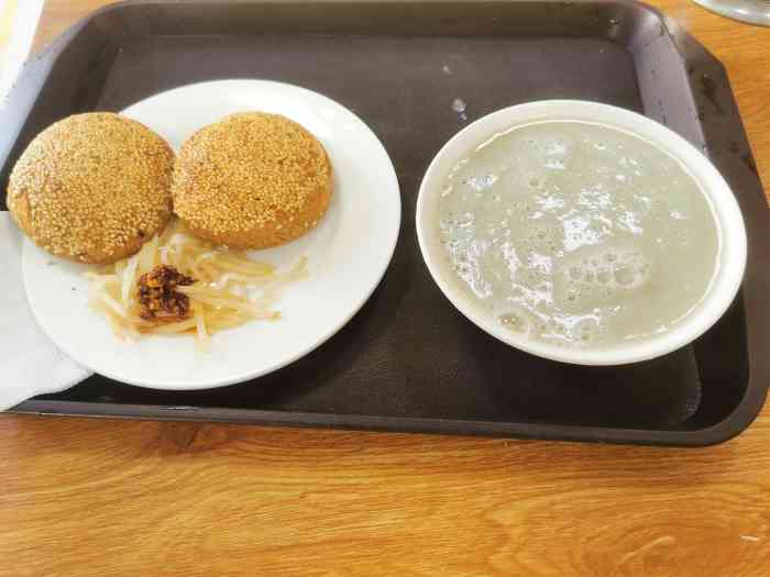 尹三豆汁(光明楼店)-"豆汁儿也是北京独具特色一道传统小吃,是由.