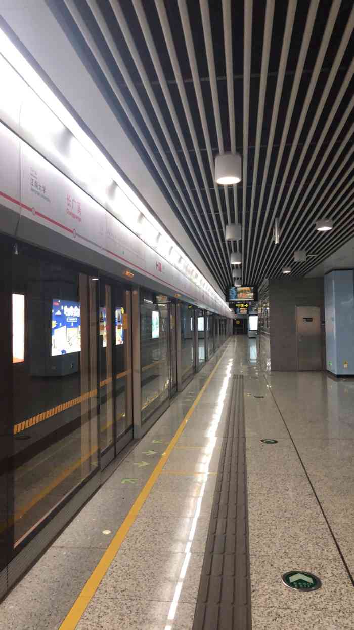 长广溪(地铁站"家里楼下就是一个地铁口,虽然以前没有地铁.