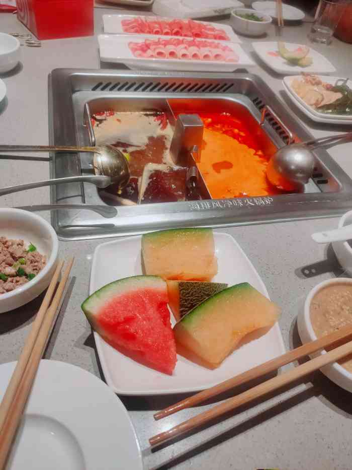 海底捞火锅(人和广场店)-"海底捞在滕州开业后最起码.
