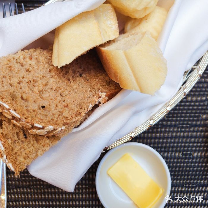 餐前面包黄油