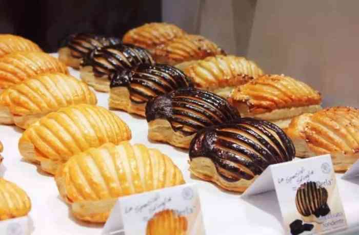 shell bakery贝壳面包-"选的是淡奶油的蛋糕,开始吃的时候是干的千.