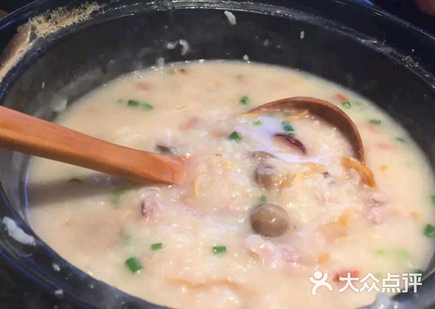 菌菇牛肉砂锅粥