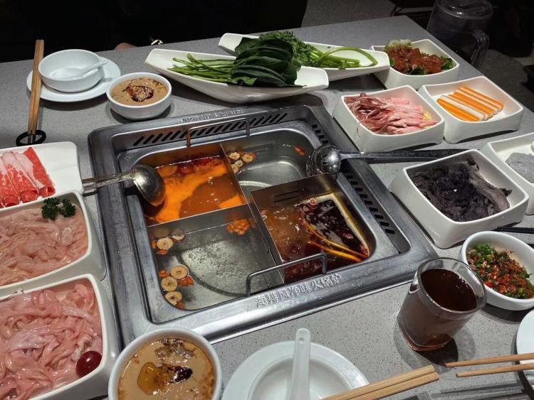 海底捞火锅(东二环店)