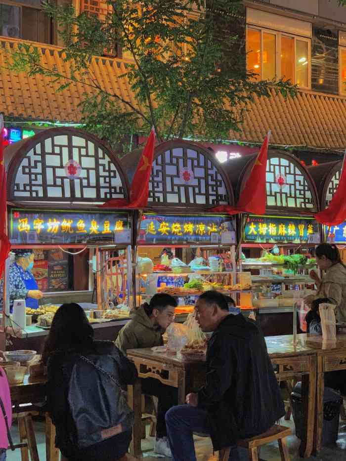 夜市小吃城(二道街店)-"延安二道街夜市,t字形两条街.