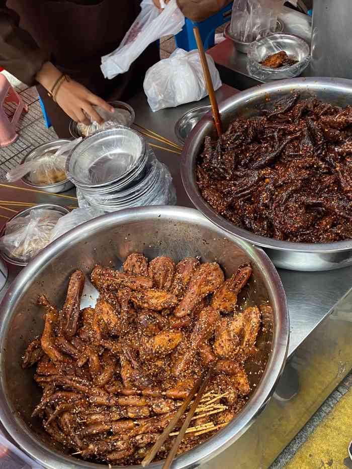 李红英麻辣卤鸡脚专卖店-"鸡脚非常的好吃 味道绝对了 五香和麻辣的.