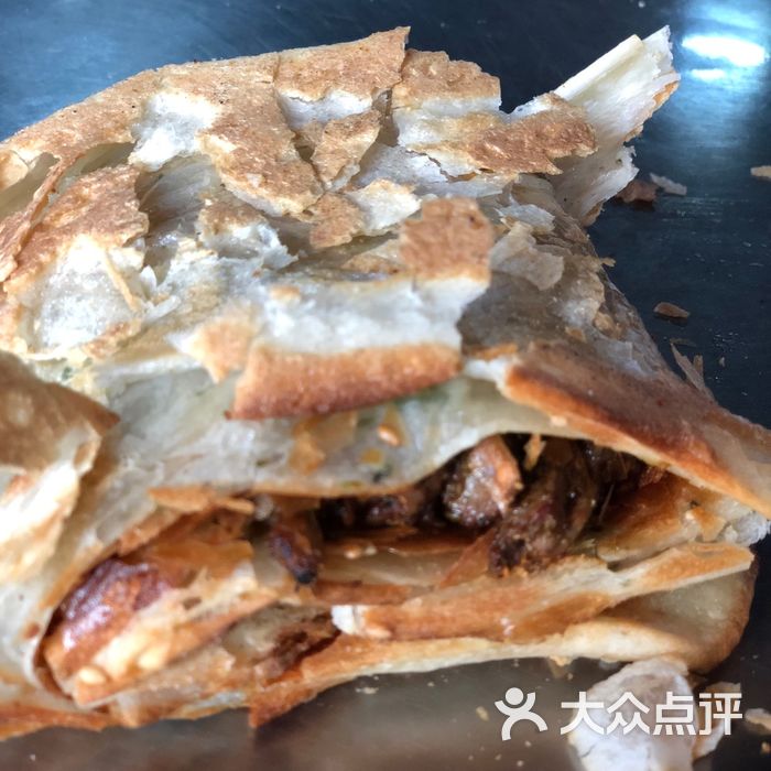 烧饼夹羊肉串骨头汤