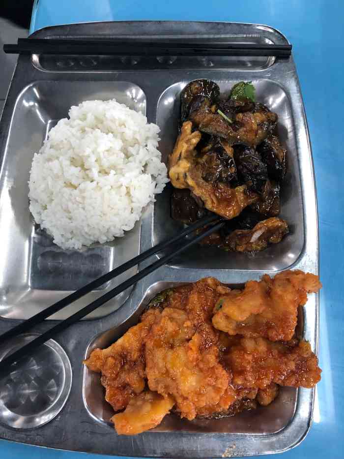 大连医科大学餐饮中心-"学校里最实惠的食堂了,口味就一般,希望升.