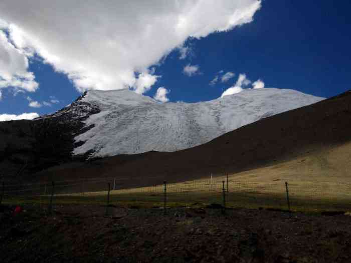 岗巴拉山-"岗巴拉山口位于位于西藏山南地区浪卡子县.