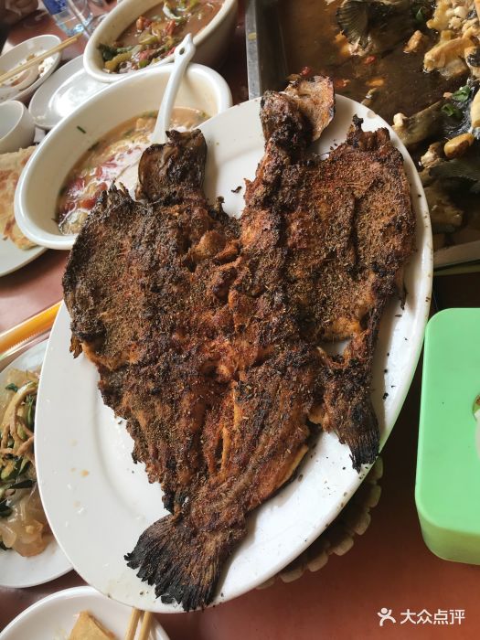 百泉山出来正好去吃,只是现在修成单行道了.