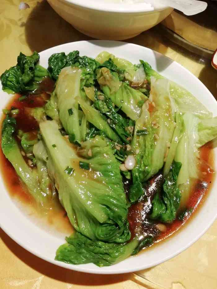 兴裕隆餐厅"味道很好,物美价廉,店面装饰风格也不错.