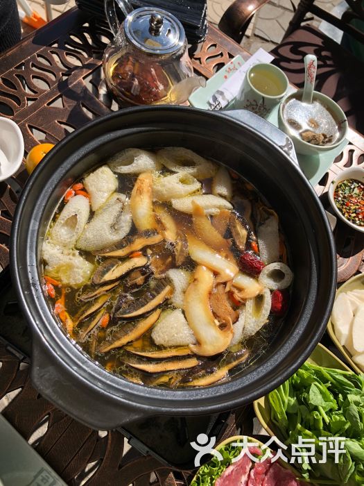 云下山上·野生菌火锅主题餐厅图片 - 第1张