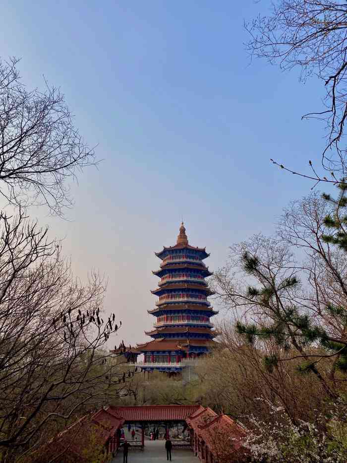 辽源龙首山-"辽源市区的一座一小山,叫龙首山,同时.