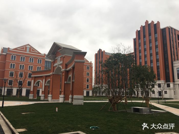 上海交通大学(闵行校区)图片