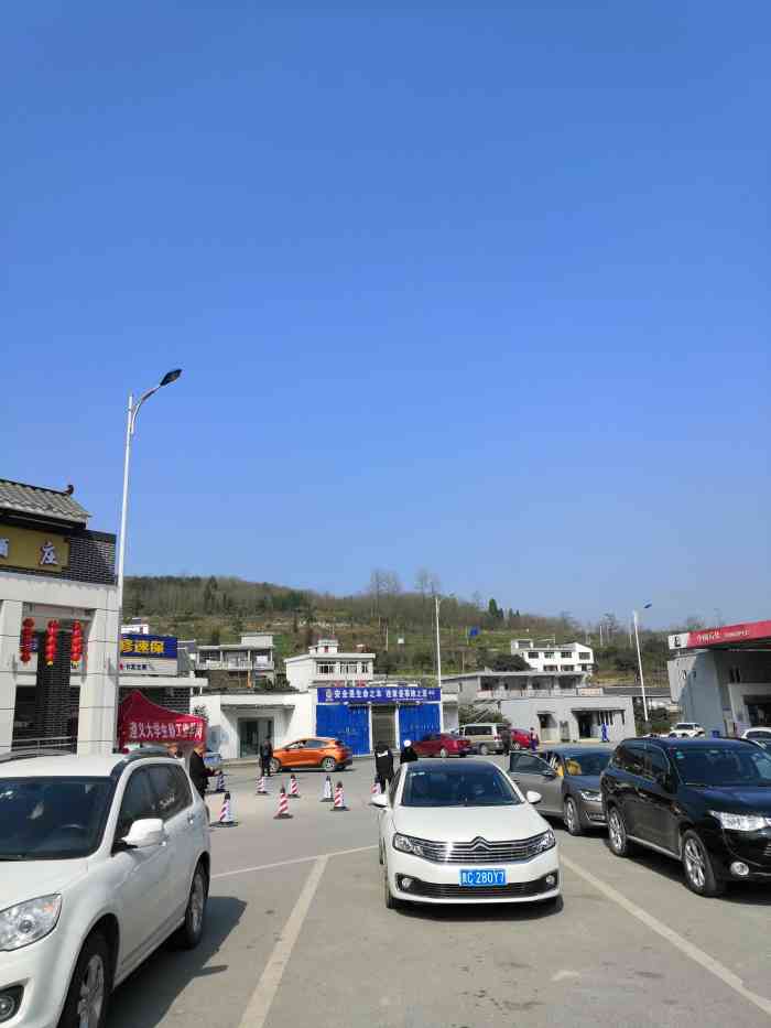 十一出行,路过乌江服务区堵惨了