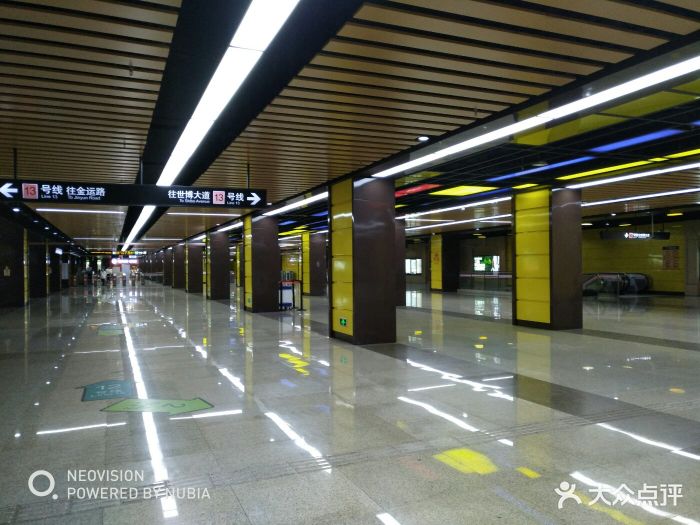 南京西路地铁站图片