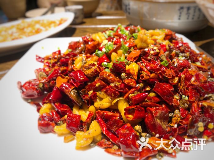 青田酒馆(汉街万达店)辣子肥肠图片 - 第7张