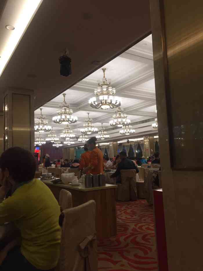 华丽宫大酒楼-"同学聚会安排在西槎路的华丽宫酒家,在同德.