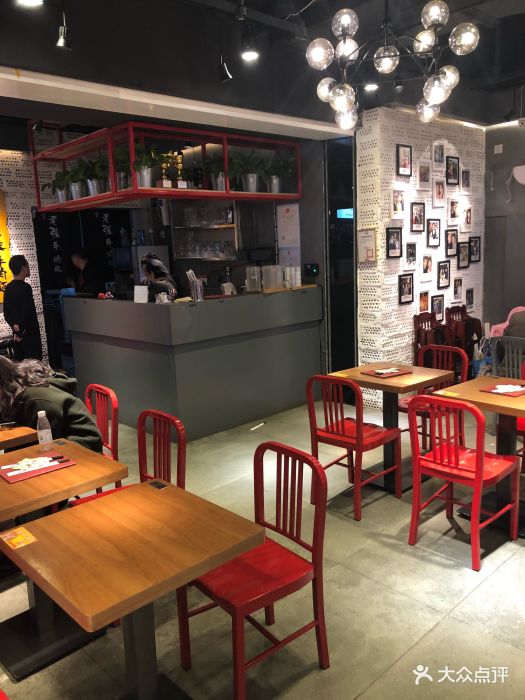 国广地下一楼,原来客服中心的位置,两家牛.-老