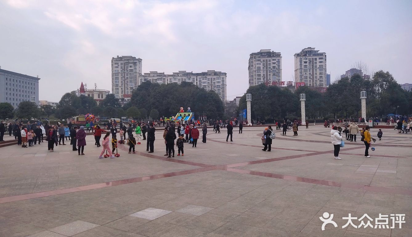 利州广场,广元的地标性建筑之一