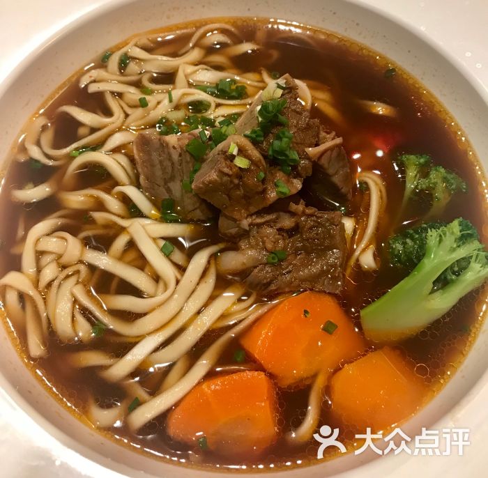 康师傅私房牛肉面(长沙高铁2店)私房红烧牛肉面图片 - 第1张