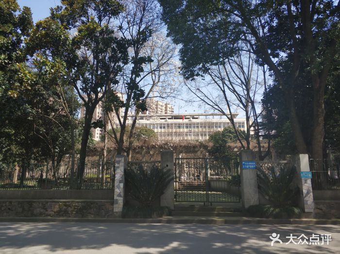 武汉科技大学(洪山校区)图片